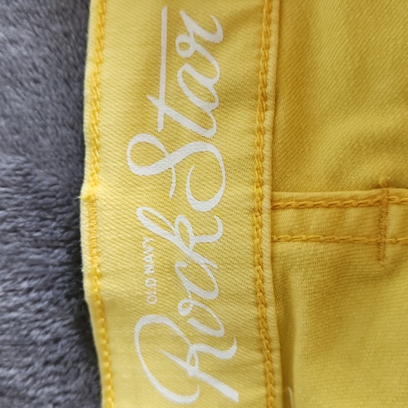 Old Navy, Woman's Sz 8, Mid Rise, Lemon Yellow, 3 Pockets Front, 2 in Back - Picture 10 of 12